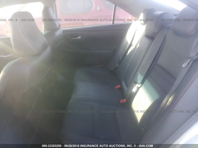 4T1BF1FK5HU409102 - 2017 TOYOTA CAMRY LE/XLE/SE/XSE SILVER photo 8