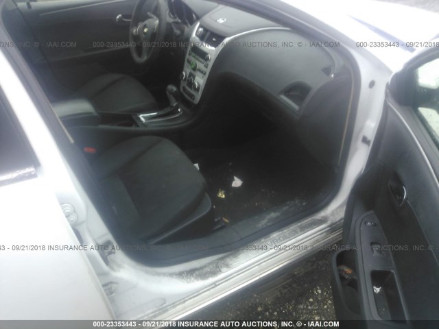 1G1ZH57B59F245030 - 2009 CHEVROLET MALIBU 1LT თეთრი ფოტო 5