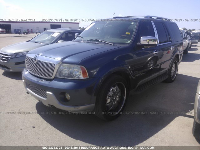 5LMFU27RX4LJ21680 - 2004 LINCOLN NAVIGATOR Blau Foto 2
