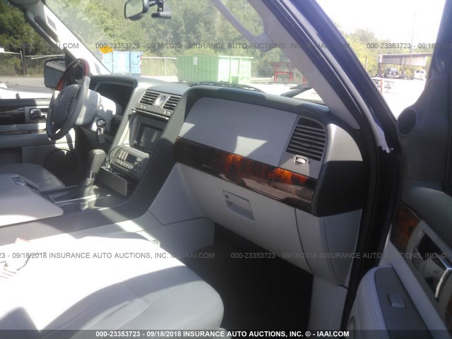 5LMFU27RX4LJ21680 - 2004 LINCOLN NAVIGATOR Blau Foto 5