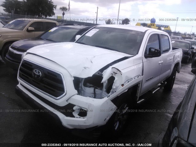 5TFAZ5CN8JX055027 - 2018 TOYOTA TACOMA DBL CAB/SR5/TRD SPORT/OR WHITE photo 2