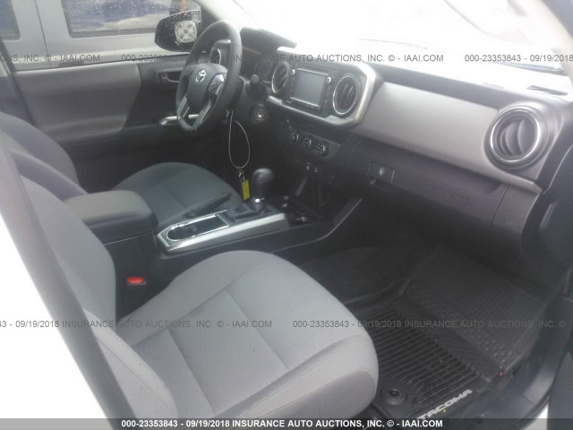 5TFAZ5CN8JX055027 - 2018 TOYOTA TACOMA DBL CAB/SR5/TRD SPORT/OR WHITE photo 5