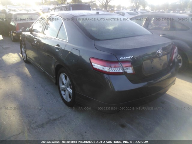 4T1BF3EK0AU069862 - 2010 TOYOTA CAMRY SE/LE/XLE GRAY photo 3