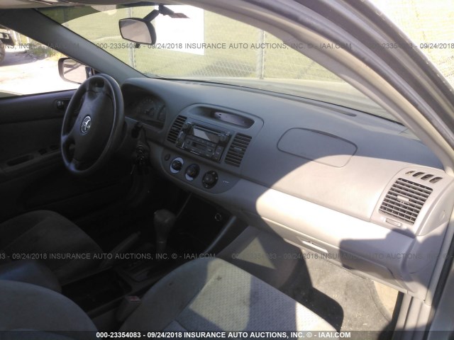 4T1BF32K32U529523 - 2002 TOYOTA CAMRY LE/XLE/SE 米色 照片 5
