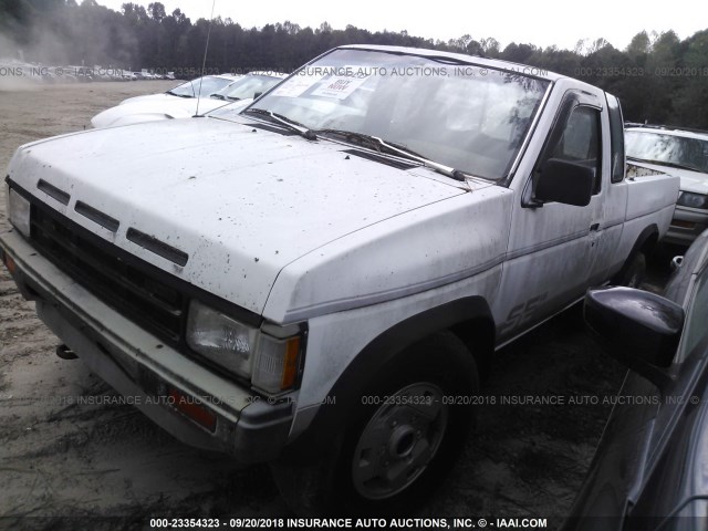 1N6HD16Y7JC307429 - 1988 NISSAN D21 KING CAB WHITE photo 2