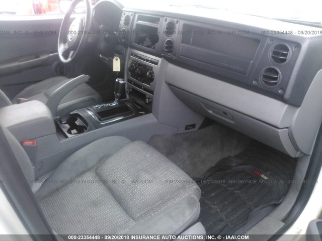 1J8HG48K86C238870 - 2006 JEEP COMMANDER WHITE photo 5