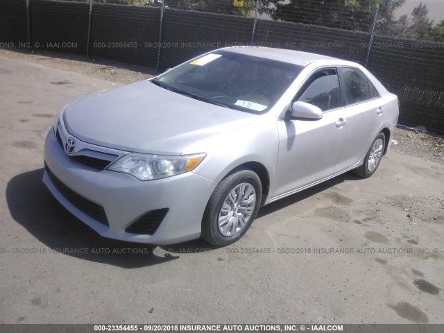 4T1BF1FK7EU349092 - 2014 TOYOTA CAMRY L/SE/LE/XLE 银色 照片 2