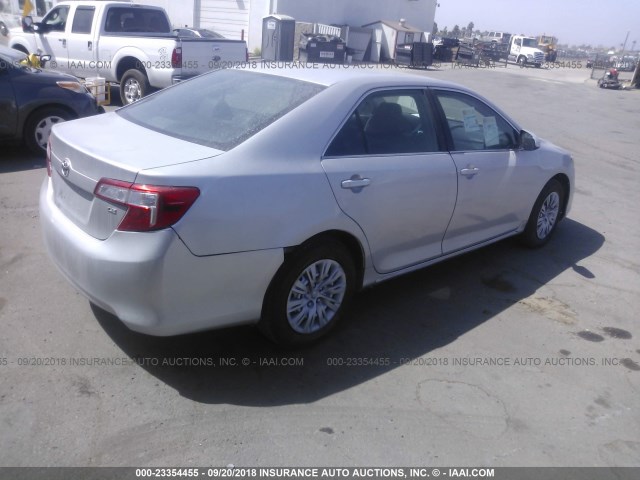 4T1BF1FK7EU349092 - 2014 TOYOTA CAMRY L/SE/LE/XLE 银色 照片 4
