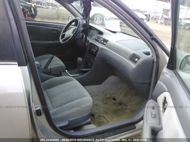 4T1BG22K91U841724 - 2001 TOYOTA CAMRY CE/LE/XLE 银色 照片 5