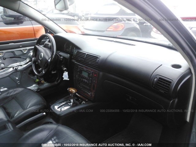 WVWRH63B22P341491 - 2002 VOLKSWAGEN PASSAT GLX BLACK photo 5