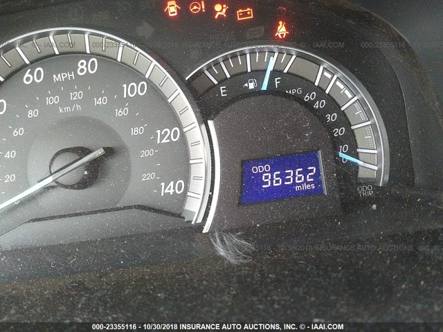 4T1BF1FK3DU684252 - 2013 TOYOTA CAMRY L/SE/LE/XLE ნაცრისფერი ფოტო 7