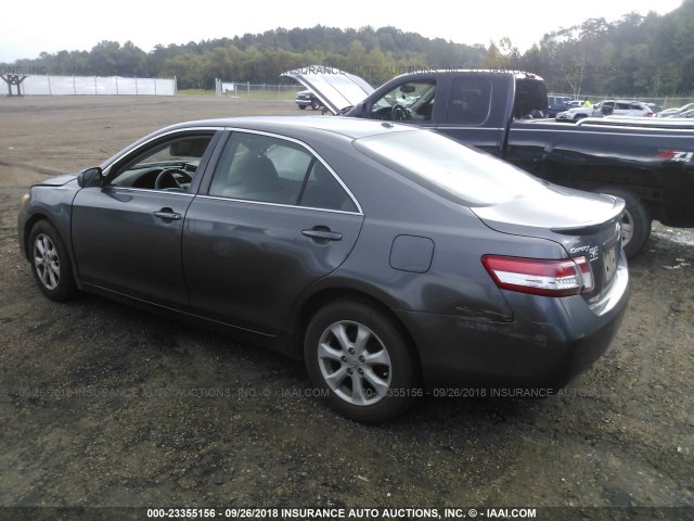 4T4BF3EK6BR140134 - 2011 TOYOTA CAMRY SE/LE/XLE GRAY photo 3