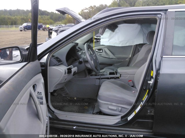 4T4BF3EK6BR140134 - 2011 TOYOTA CAMRY SE/LE/XLE 灰色 照片 5