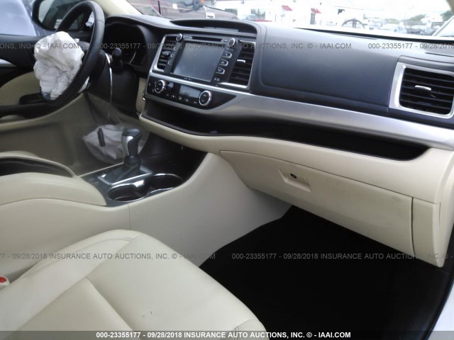 5TDKKRFH3FS105769 - 2015 TOYOTA HIGHLANDER XLE თეთრი ფოტო 5