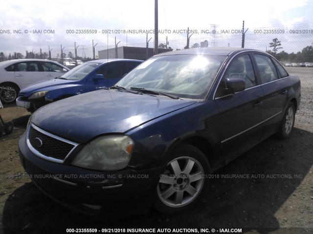 1FAFP24125G128877 - 2005 FORD FIVE HUNDRED SEL BLUE photo 2