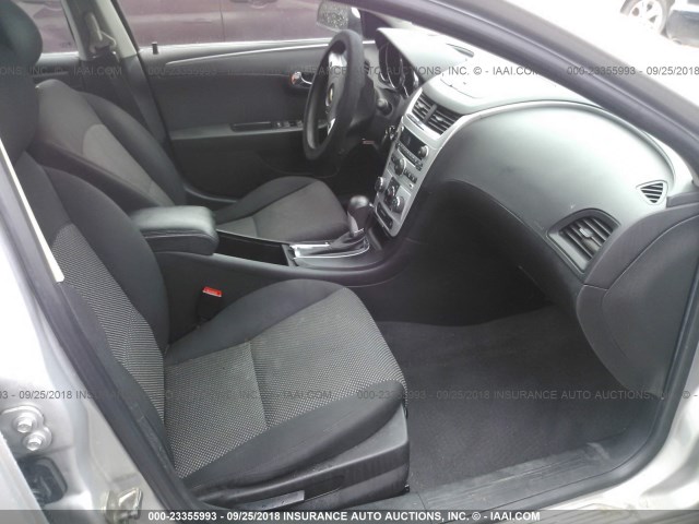 1G1ZC5E0XCF339900 - 2012 CHEVROLET MALIBU 1LT 银色 照片 5