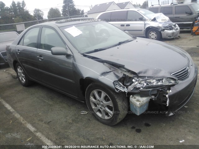 4T1BF30K55U595868 - 2005 TOYOTA CAMRY LE/XLE/SE GRAY photo 1