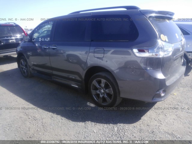 5TDXZ3DC8HS855922 - 2017 TOYOTA SIENNA SE GRAY photo 3