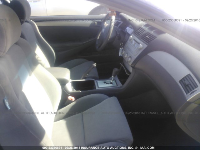 4T1CA38P84U017278 - 2004 TOYOTA CAMRY SOLARA SE/SLE ვერცხლისფერი ფოტო 5