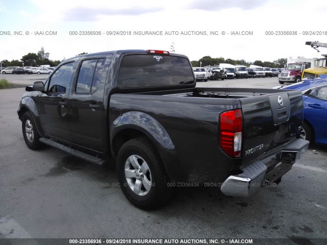 1N6AD0ER3AC429436 - 2010 NISSAN FRONTIER CREW CAB SE/LE/NISMO GRAY photo 3