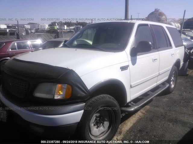 1FMPU16L1YLB16792 - 2000 FORD EXPEDITION XLT WHITE photo 2