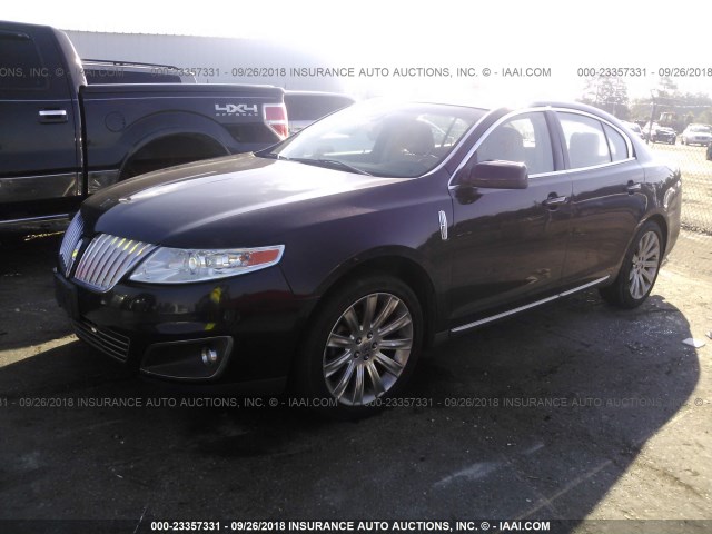1LNHL9DR0BG605021 - 2011 LINCOLN MKS MAROON photo 2