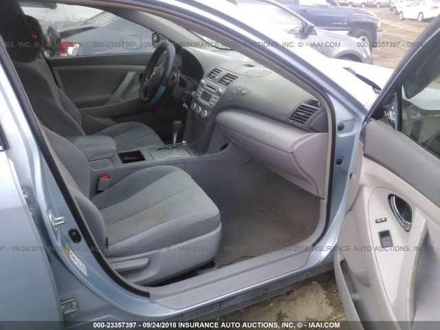 4T1BE46KX9U829833 - 2009 TOYOTA CAMRY SE/LE/XLE ღია ლურჯი ფოტო 5