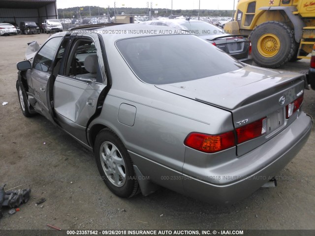 JT2BF22K7Y0255959 - 2000 TOYOTA CAMRY CE/LE/XLE 银色 照片 3