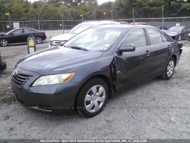 4T1BK46K97U027960 - 2007 TOYOTA CAMRY NEW GENERAT LE/XLE/SE GRAY photo 2
