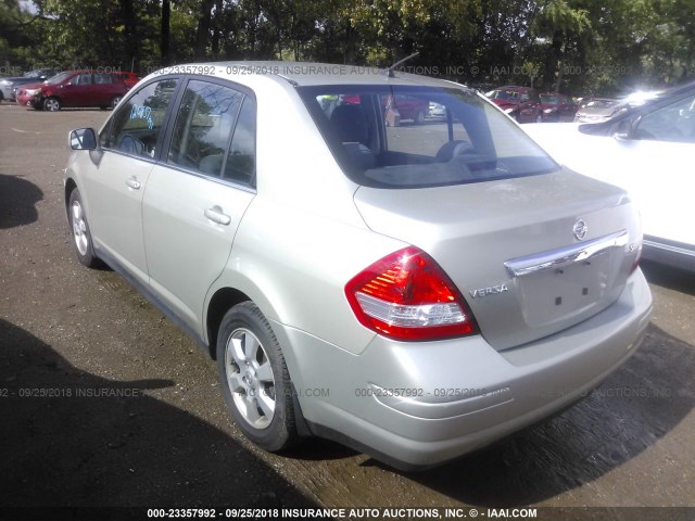 3N1BC11E08L410735 - 2008 NISSAN VERSA S/SL GRAY photo 3