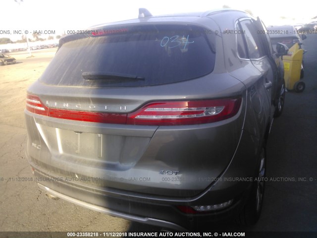 5LMCJ2C93HUL70985 - 2017 LINCOLN MKC SELECT GRAY photo 4