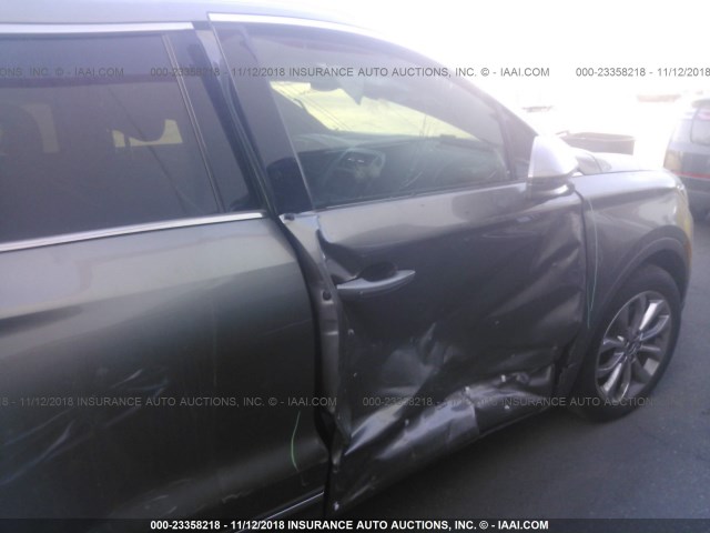 5LMCJ2C93HUL70985 - 2017 LINCOLN MKC SELECT GRAY photo 6