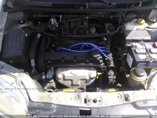 KL1TJ62694B243323 - 2004 CHEVROLET AVEO LS SILVER photo 10