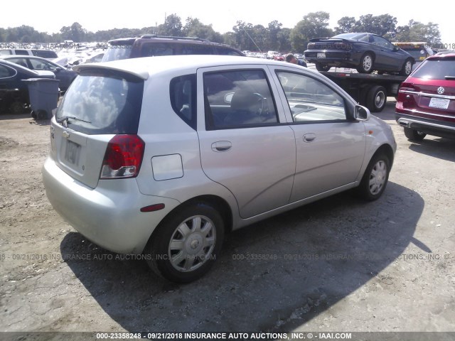 KL1TJ62694B243323 - 2004 CHEVROLET AVEO LS SILVER photo 4