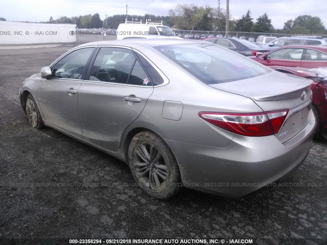4T1BF1FK8FU957608 - 2015 TOYOTA CAMRY LE/XLE/SE/XSE 米色 照片 3