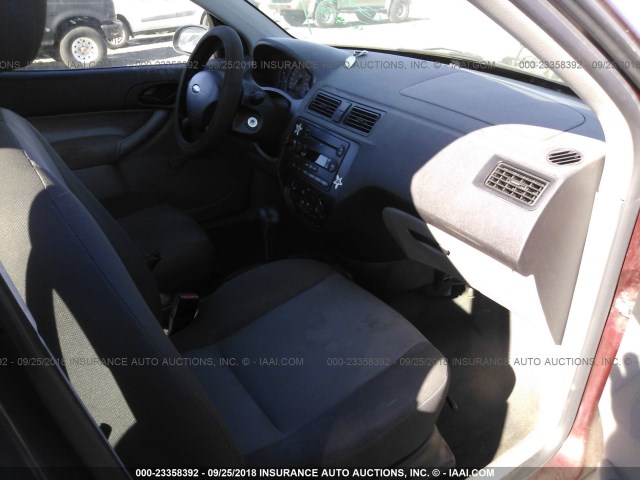 1FAFP34NX7W290127 - 2007 FORD FOCUS ZX4/S/SE/SES მუქწითელი ფოტო 5