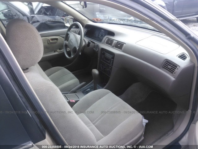 JT2BG22KX10597781 - 2001 TOYOTA CAMRY CE/LE/XLE 金色 照片 5