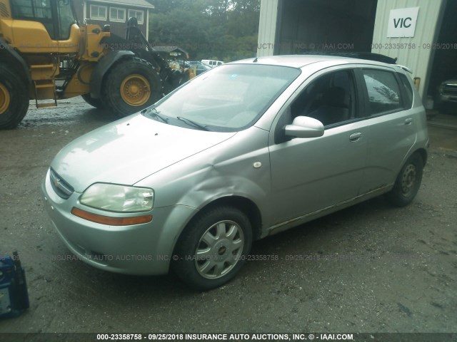KL1TD62655B447321 - 2005 CHEVROLET AVEO LS SILVER photo 2
