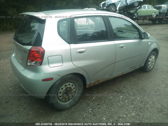 KL1TD62655B447321 - 2005 CHEVROLET AVEO LS SILVER photo 4