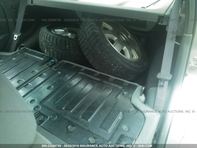 KL1TD62655B447321 - 2005 CHEVROLET AVEO LS SILVER photo 8