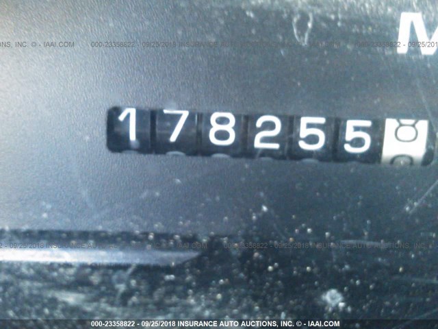 1GNFK16R4XJ443134 - 1999 CHEVROLET SUBURBAN K1500 WHITE photo 7