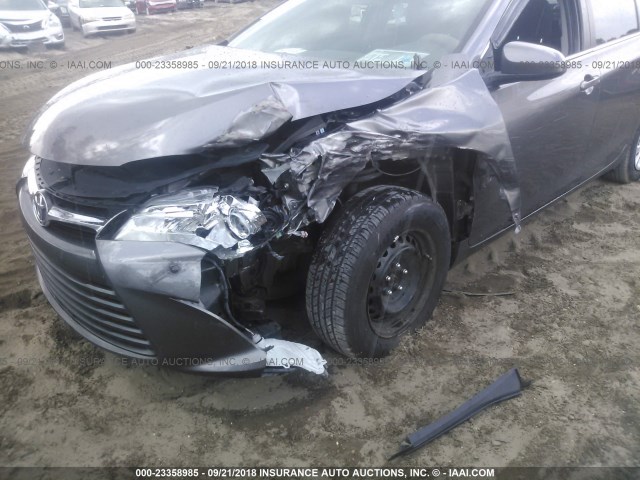 4T1BF1FKXGU533428 - 2016 TOYOTA CAMRY LE/XLE/SE/XSE GRAY photo 6