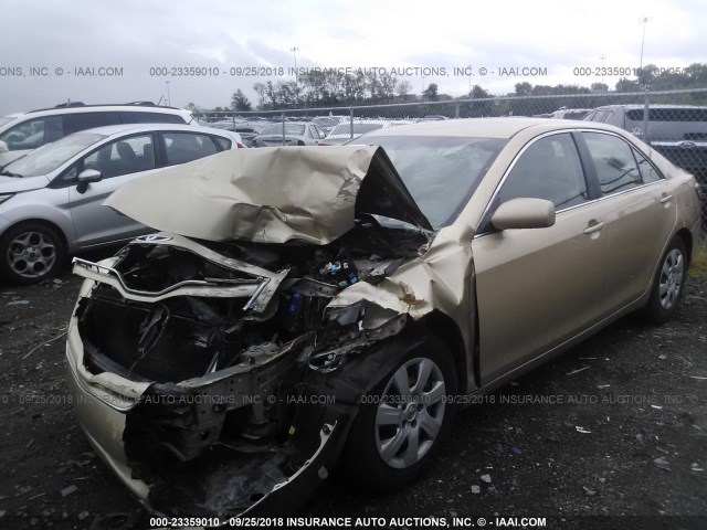 4T1BF3EK9AU007098 - 2010 TOYOTA CAMRY SE/LE/XLE ოქროსფერი ფოტო 2