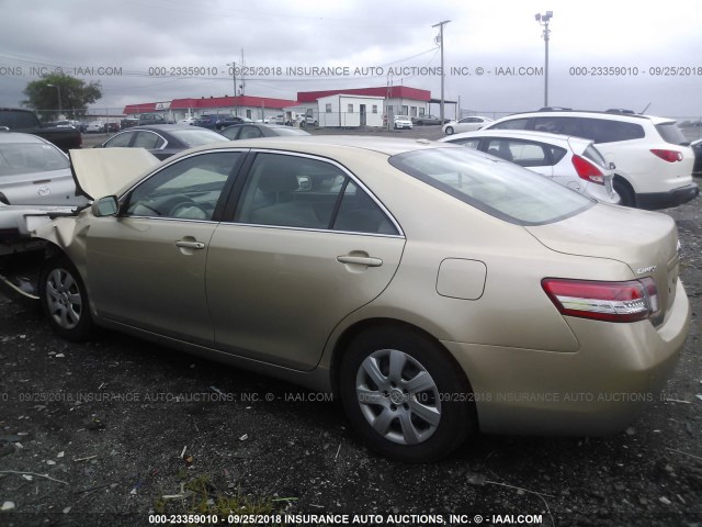 4T1BF3EK9AU007098 - 2010 TOYOTA CAMRY SE/LE/XLE ოქროსფერი ფოტო 3