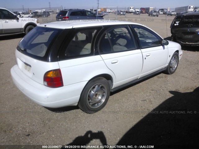 1G8ZJ8273VZ151120 - 1997 SATURN SW2 WHITE photo 4