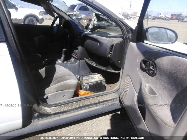 1G8ZJ8273VZ151120 - 1997 SATURN SW2 WHITE photo 5