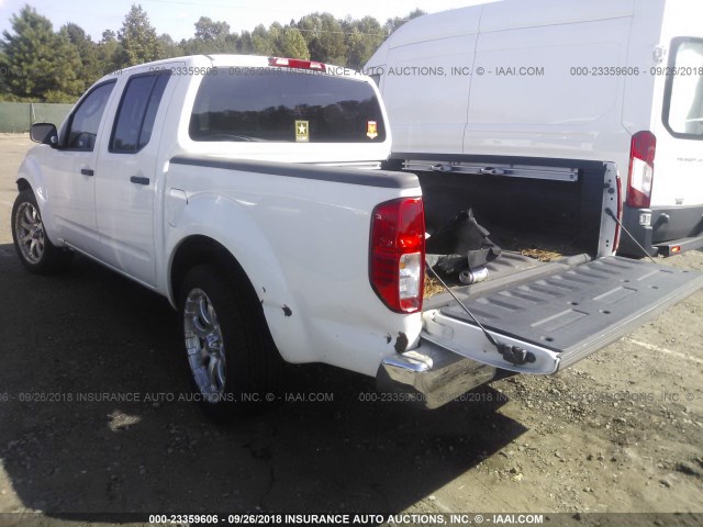 1N6AD07U75C461877 - 2005 NISSAN FRONTIER CREW CAB LE/SE/OFF ROAD WHITE photo 3