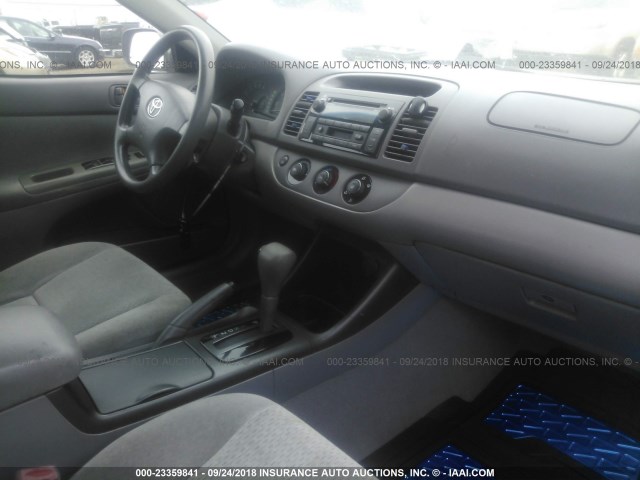 4T1BE32K42U513799 - 2002 TOYOTA CAMRY LE/XLE/SE Сұр фото 5