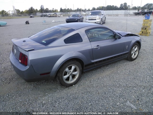 1ZVFT80N275350574 - 2007 FORD MUSTANG SILVER photo 4