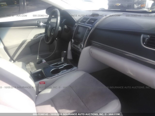 4T1BD1FK2CU022974 - 2012 TOYOTA CAMRY HYBRID/LE/XLE 深蓝色 照片 5